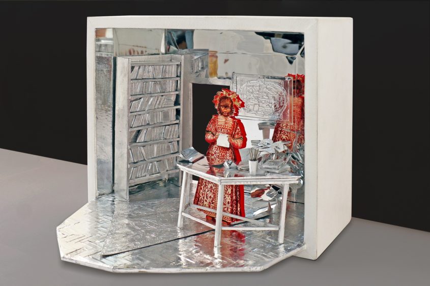 hölgy lady box installation art artist marina sztefanu contemporary art budapest hungary