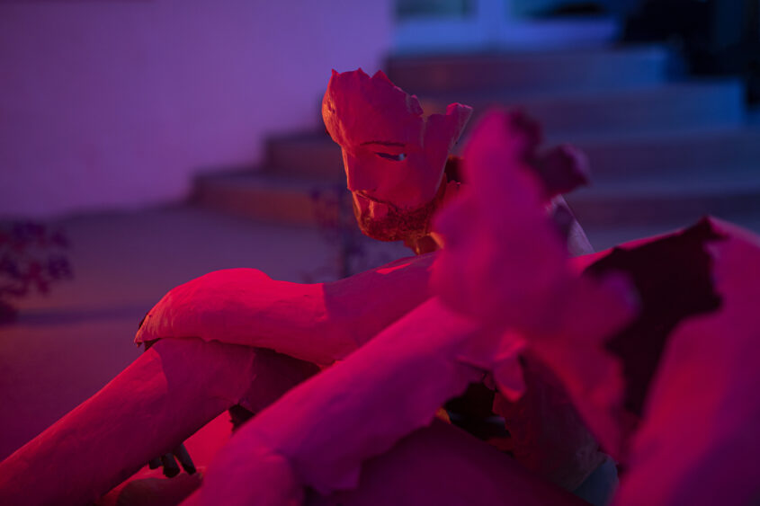 marinas sztefanu gergo fulop warm rays caressing body meleg sugarak art contemporary installation environment independent culture