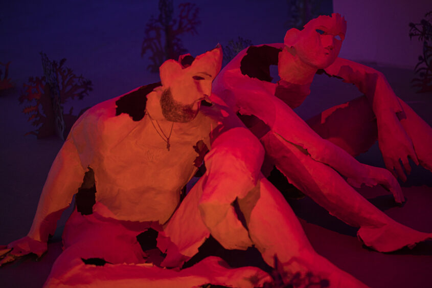 marinas sztefanu gergo fulop warm rays caressing body meleg sugarak art contemporary installation environment independent culture